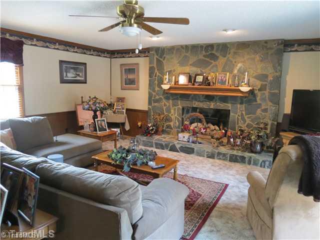 3609 Cranberry Road Boonville, NC 27011 - Photo 5 of 7 Den/Family/Great Room.