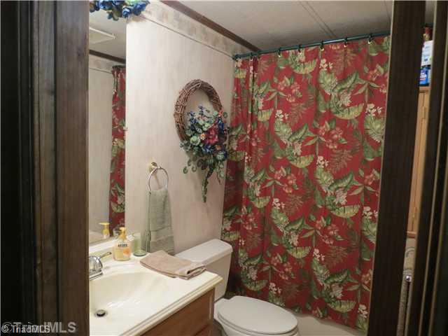 3609 Cranberry Road Boonville, NC 27011 - Photo 6 of 7 Bath.