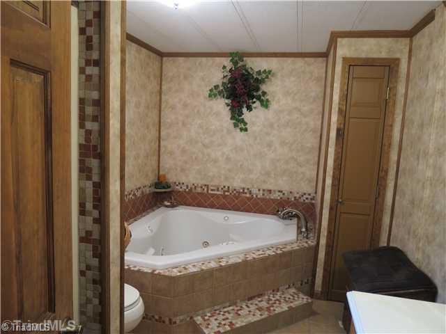 3609 Cranberry Road Boonville, NC 27011 - Photo 7 of 7 Bath.