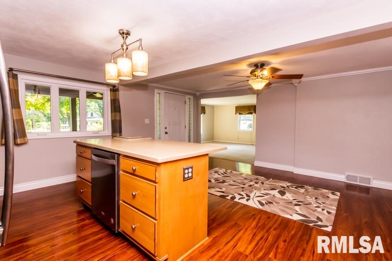 2314 Springfield Road East Peoria, IL 61611 - Photo 8 of 47 Gallery Image 8