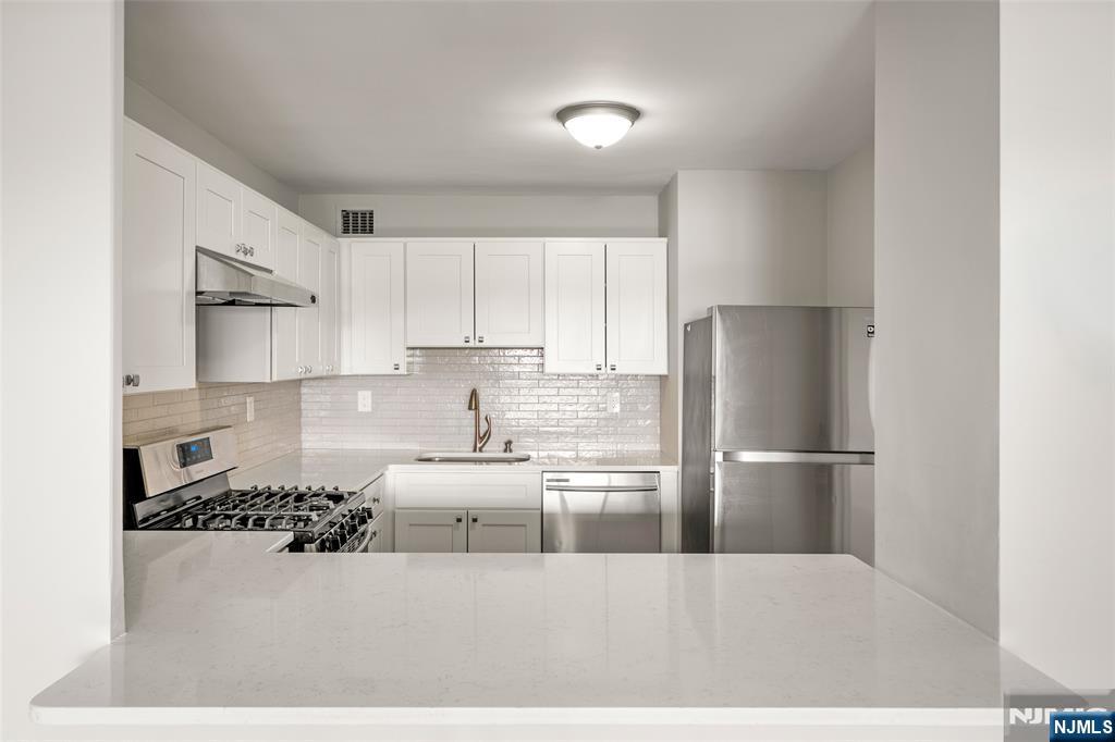1203 River Road, Unit 6F Edgewater, NJ 07020 - Photo 6 of 20