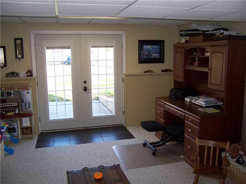 102 Holland Drive Butler, PA 16002 - Photo 12 of 25 Family Room.