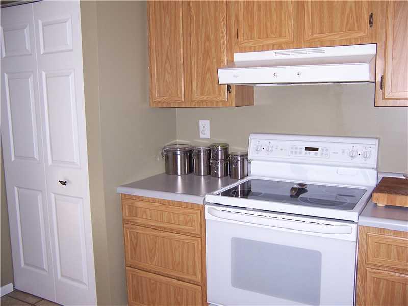 102 Holland Drive Butler, PA 16002 - Photo 4 of 25 Kitchen.