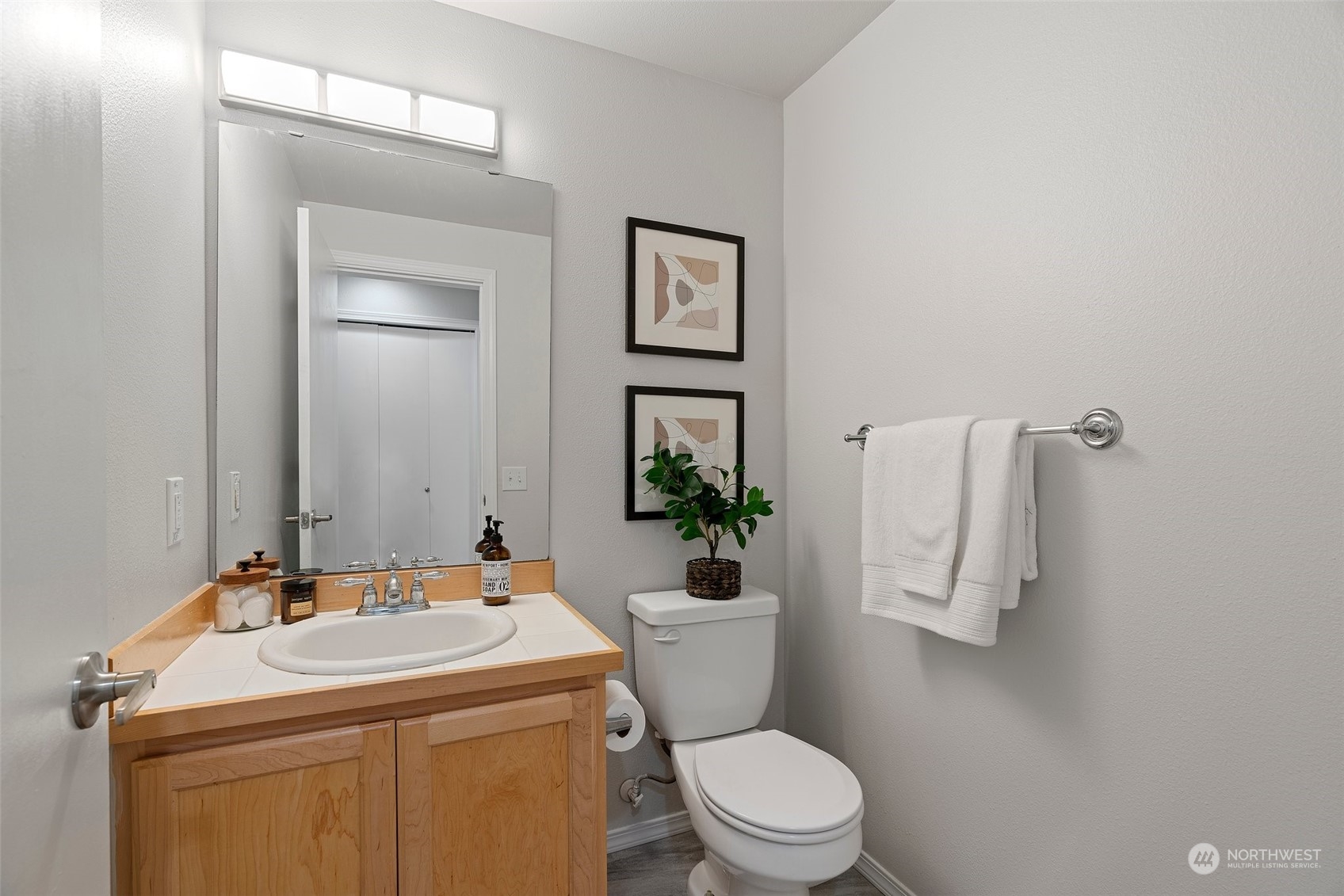 226 Whitman Place Northeast Renton, WA 98059 - Photo 24 of 26 a bathroom with a sink mirror vanity and toilet