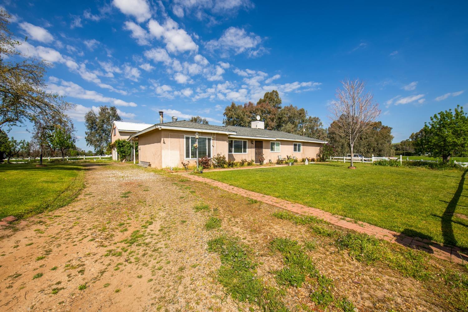 15874 Watts Valley Road Sanger, CA 93657 - Photo 8 of 24 Gallery Image 8