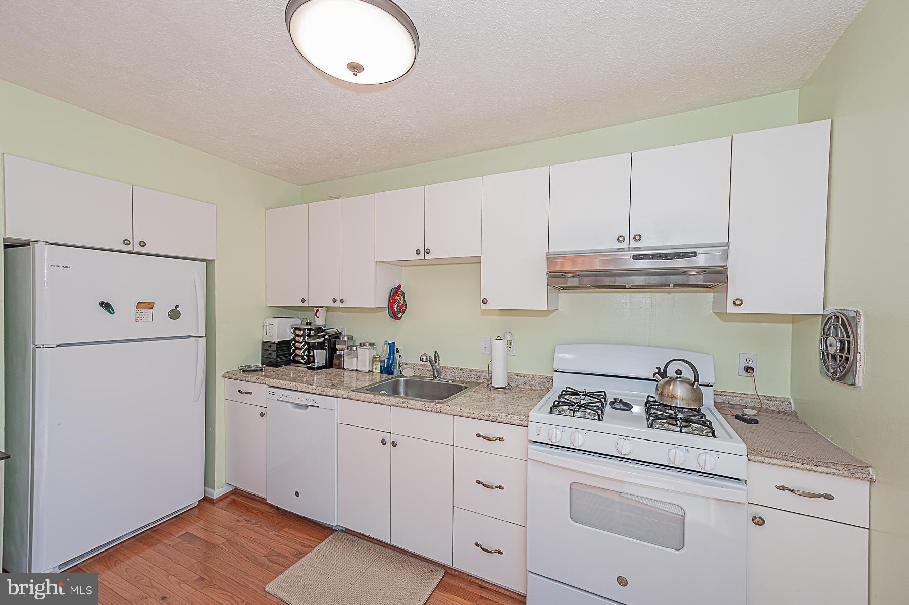 4837 Melbourne Road Baltimore, MD 21229 - Photo 11 of 29