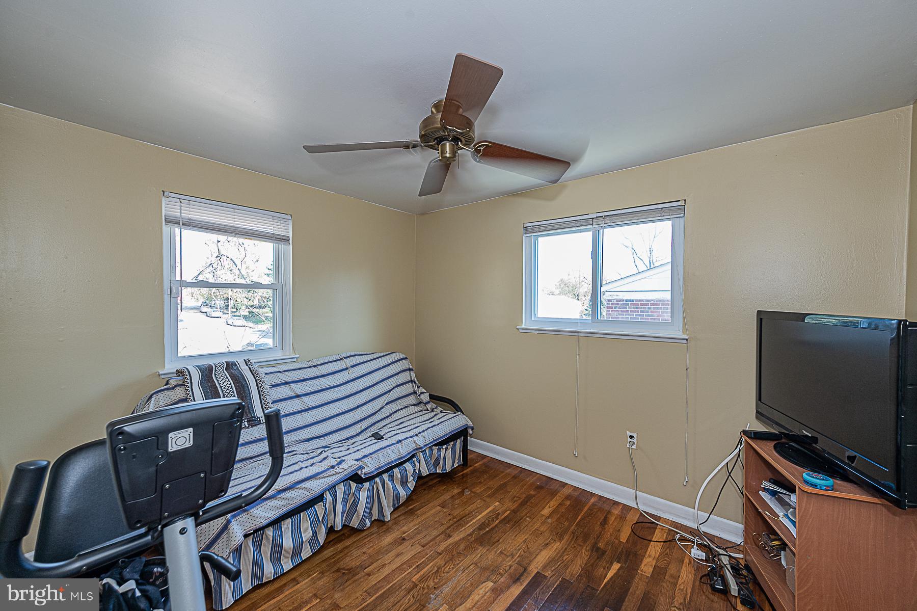 4837 Melbourne Road Baltimore, MD 21229 - Photo 19 of 29 Bedroom 2 with plenty of sunlight