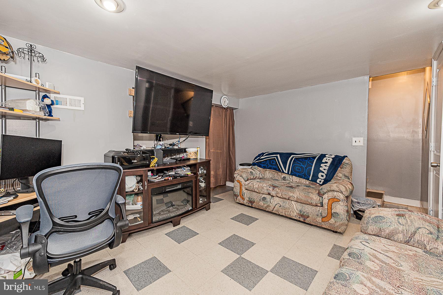 4837 Melbourne Road Baltimore, MD 21229 - Photo 23 of 29