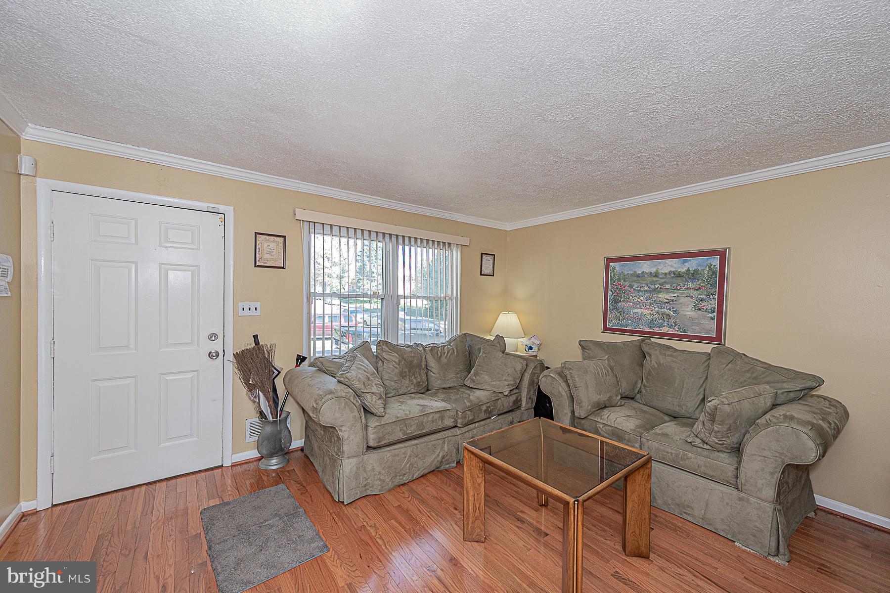4837 Melbourne Road Baltimore, MD 21229 - Photo 6 of 29 Laminated woods throughout main floor