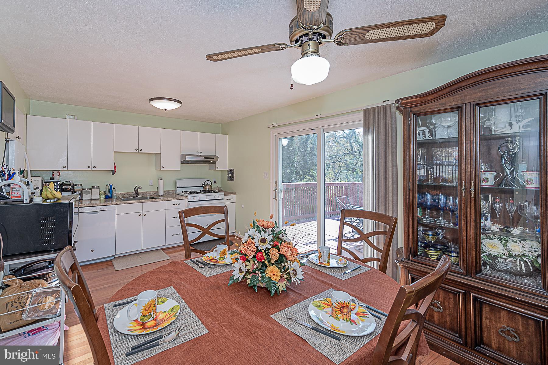 4837 Melbourne Road Baltimore, MD 21229 - Photo 10 of 29 Kitchen and Dining Combined w/TONS of sunlight