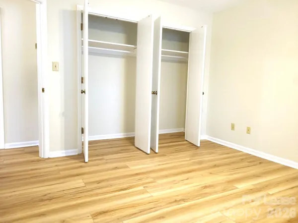 $1,050 | 2022 Oakdale Road, Charlotte, NC 28216