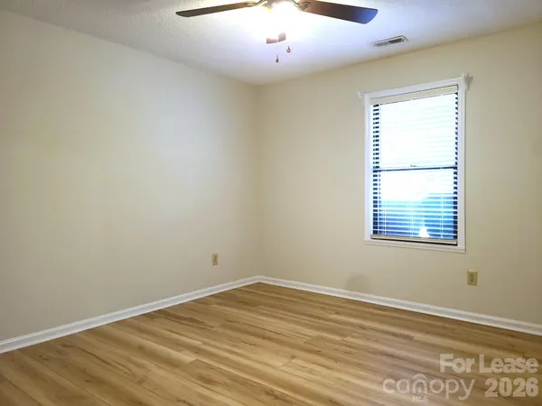 $1,050 | 2022 Oakdale Road, Charlotte, NC 28216