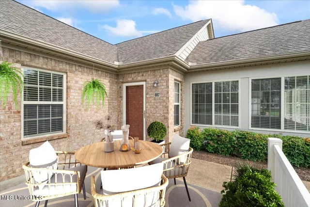 $280,000 | 8897 Parkview Oaks Circle, Olive Branch, MS 38654