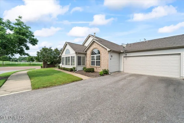 $280,000 | 8897 Parkview Oaks Circle, Olive Branch, MS 38654