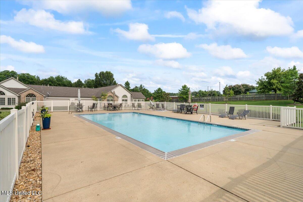 8897 Parkview Oaks Circle Olive Branch, MS 38654 - Photo 22 of 29 Community Pool