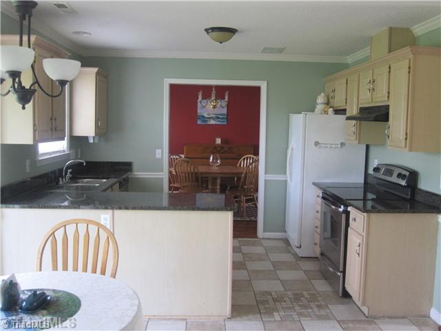 4237 Beacon Ridge Drive High Point, NC 27265 - Photo 6 of 11 Kitchen.