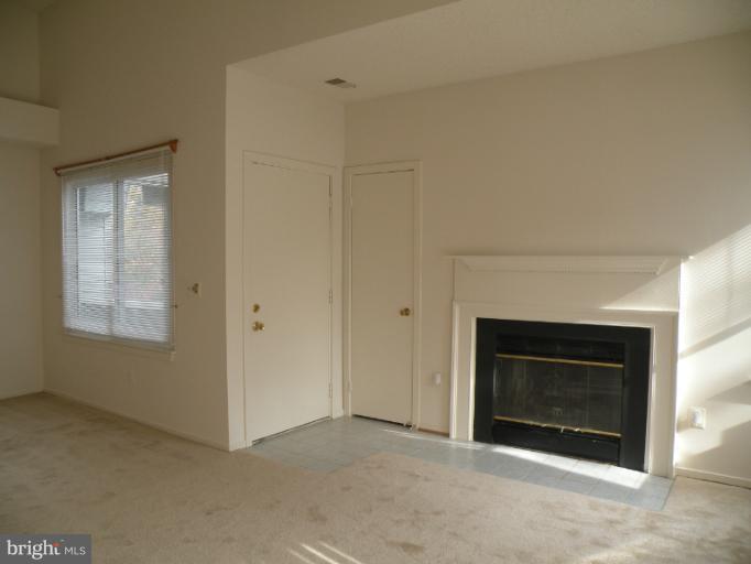 1514 B Summerchase Court, Unit B Reston, VA 20194 - Photo 15 of 25 Living Room