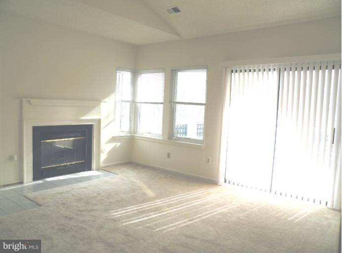 1514 B Summerchase Court, Unit B Reston, VA 20194 - Photo 3 of 25 Living Room
