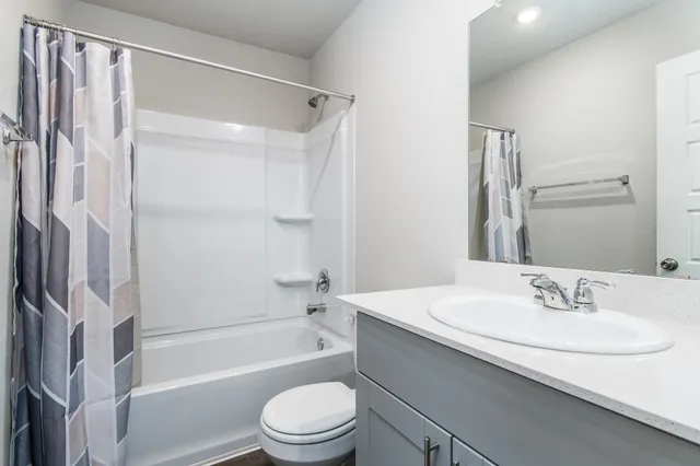 $1,750 | 11599 Lazy Oak Crk Drive, Magnolia, TX 77354