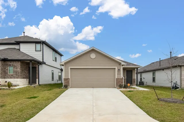 $1,750 | 11599 Lazy Oak Crk Drive, Magnolia, TX 77354