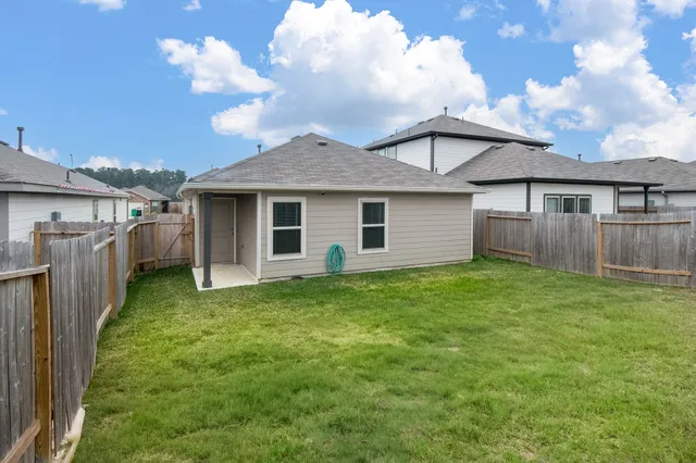 $1,750 | 11599 Lazy Oak Crk Drive, Magnolia, TX 77354