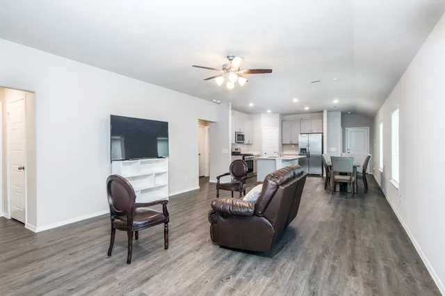 $1,750 | 11599 Lazy Oak Crk Drive, Magnolia, TX 77354