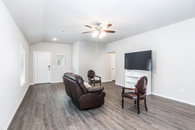 $1,750 | 11599 Lazy Oak Crk Drive, Magnolia, TX 77354