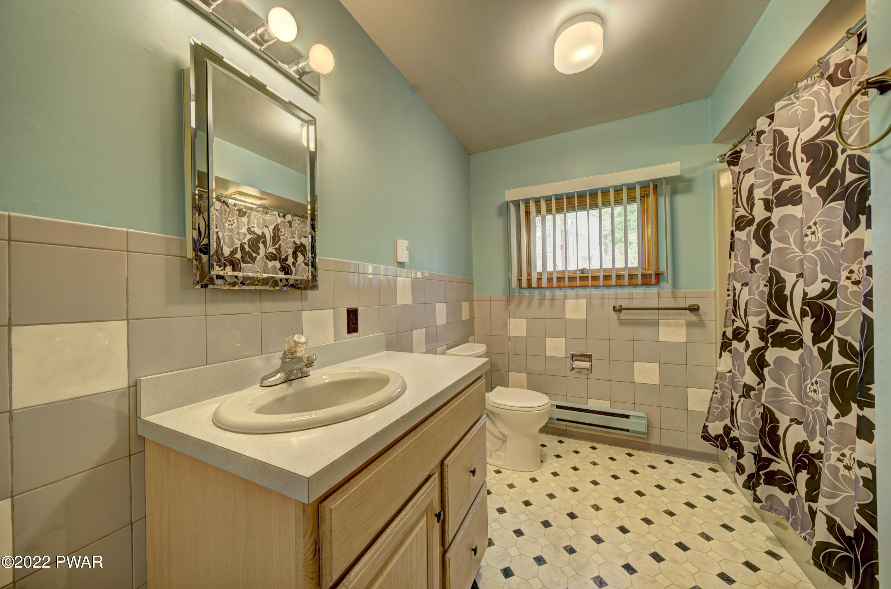 4 Riverside Drive Hawley, PA 18428 - Photo 15 of 24 Bathroom 2