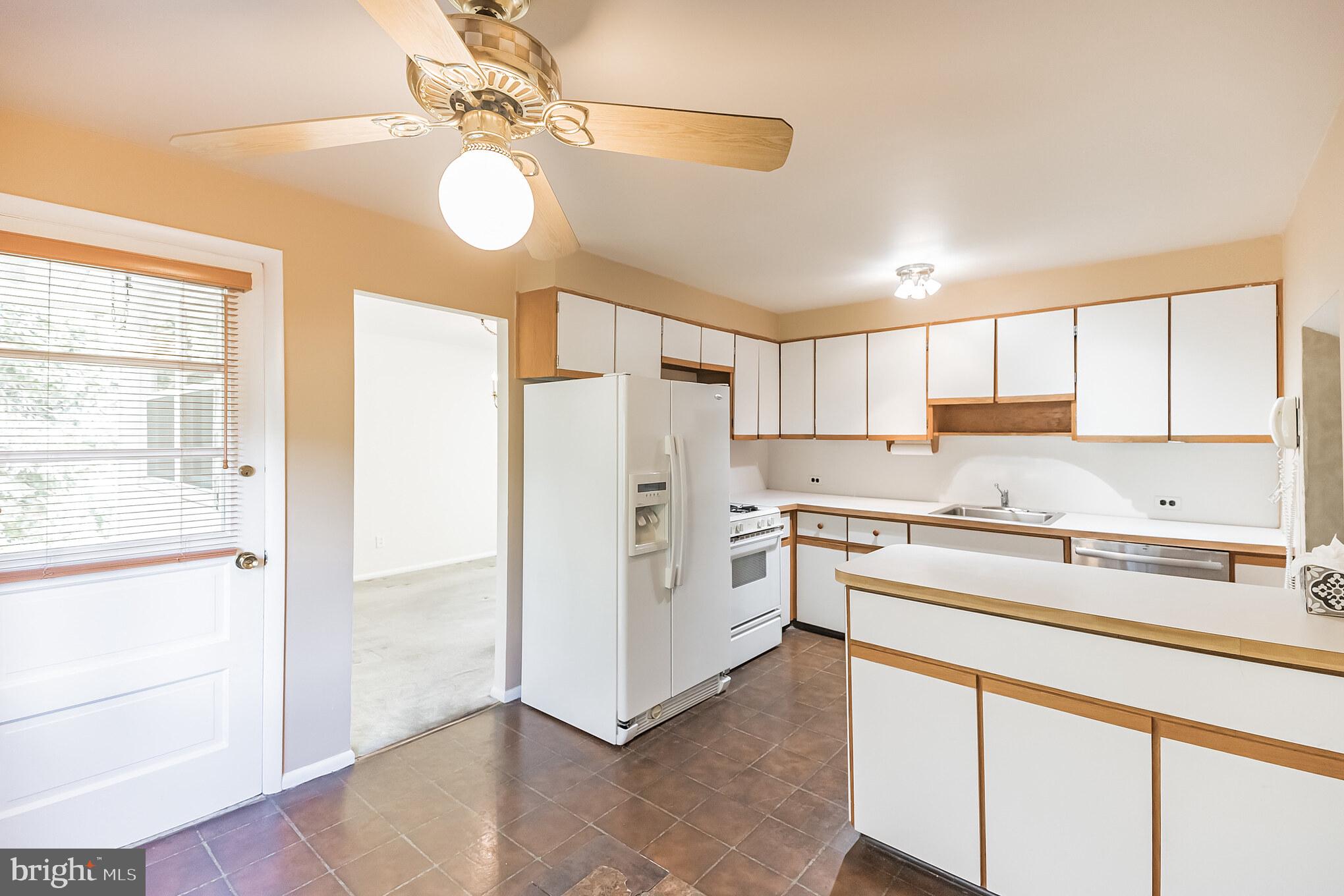 1149 Bloomdale Road Philadelphia, PA 19115 - Photo 11 of 37