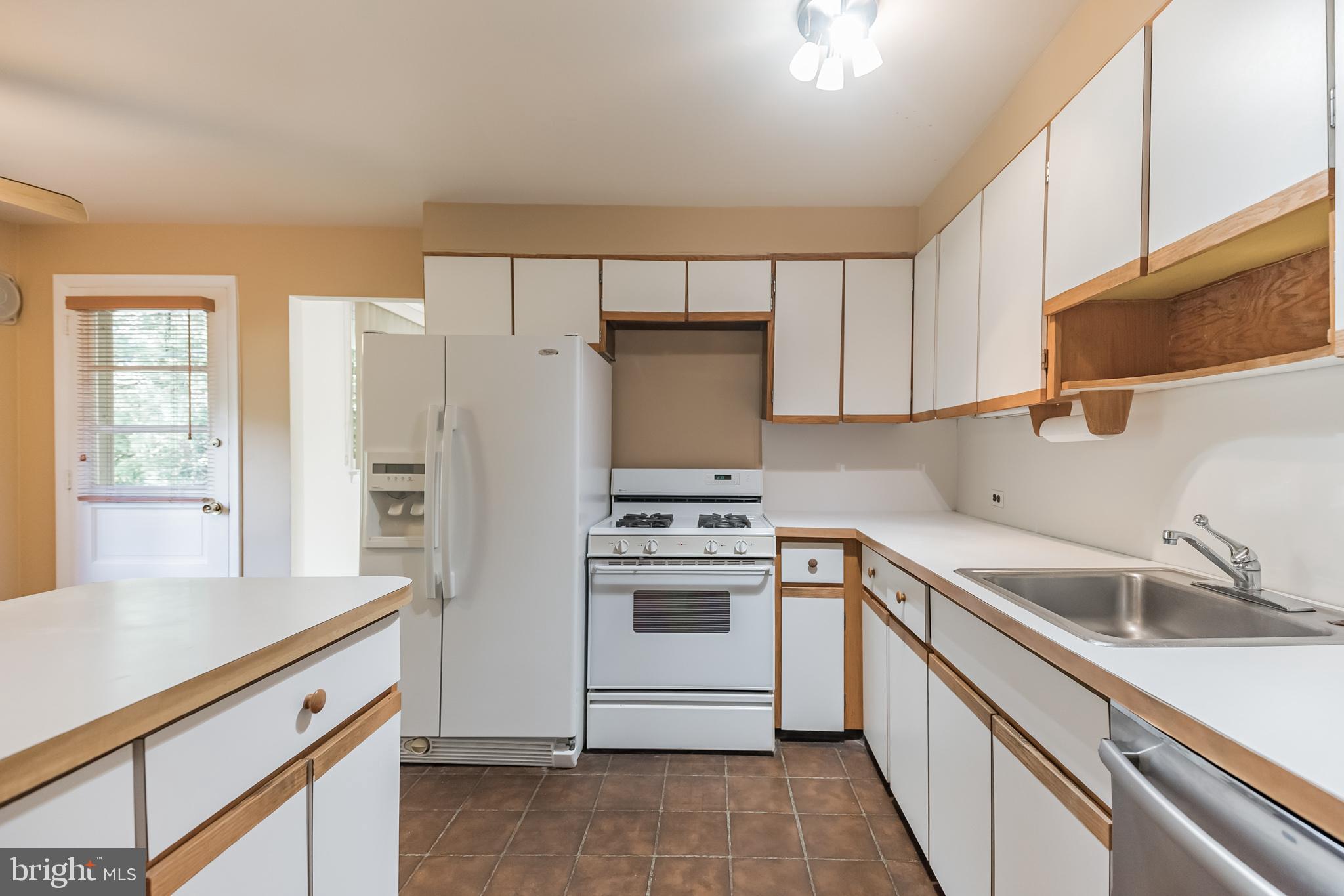 1149 Bloomdale Road Philadelphia, PA 19115 - Photo 15 of 37