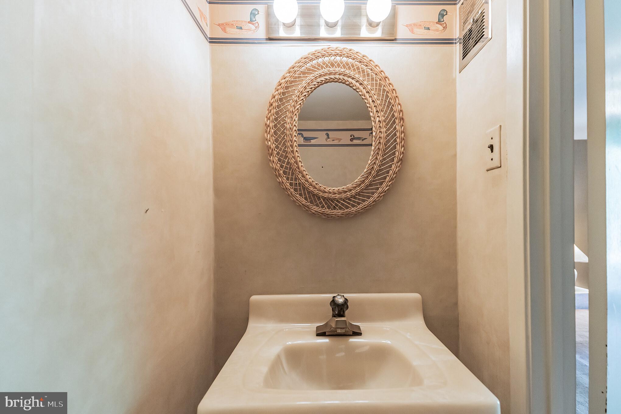 1149 Bloomdale Road Philadelphia, PA 19115 - Photo 18 of 37