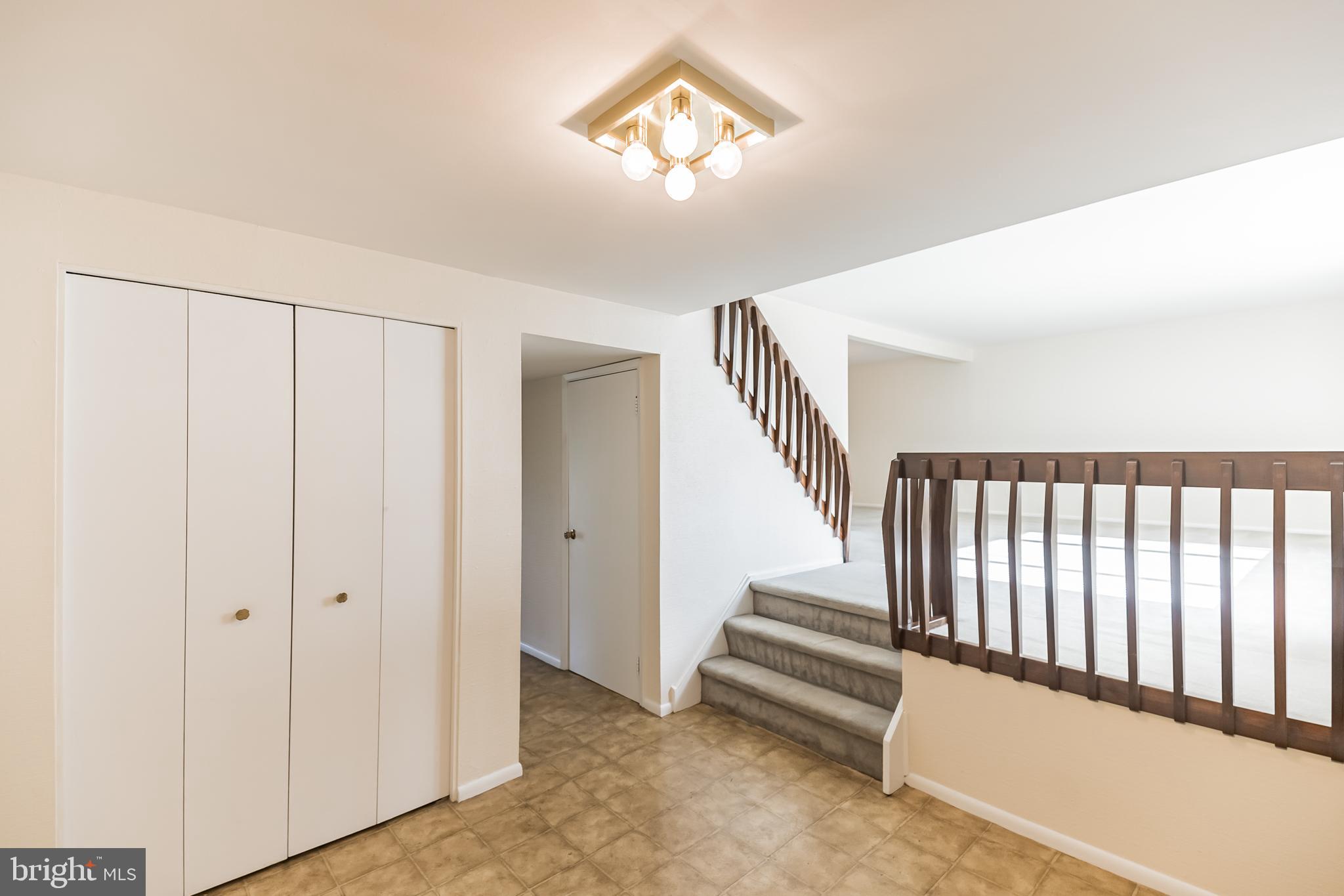 1149 Bloomdale Road Philadelphia, PA 19115 - Photo 4 of 37