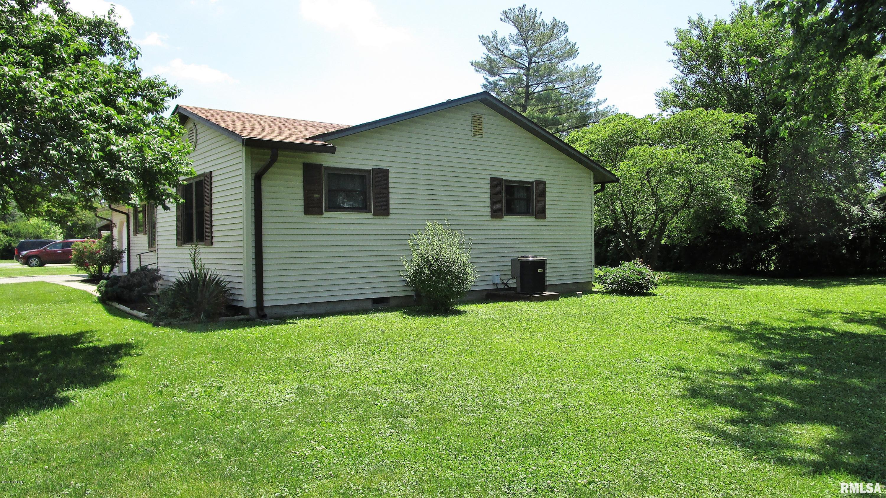 520 East 7th Street Flora, IL 62839 - Photo 3 of 50 Gallery Image 3