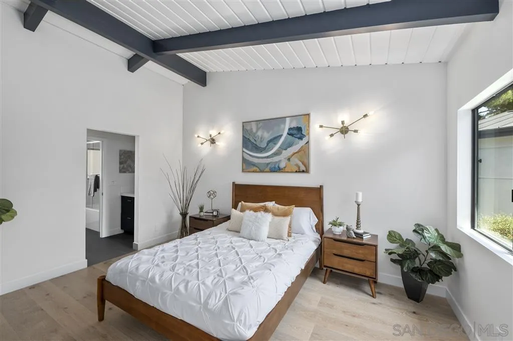 5780 Rutgers Road La Jolla, CA 92037 - Photo 19 of 25 a bedroom with a bed and a potted plant