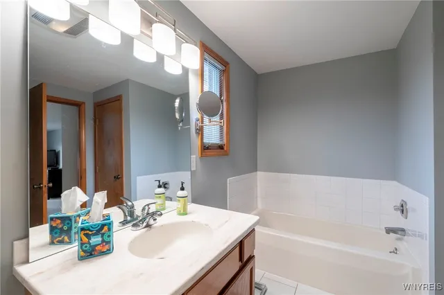 $349,000 | 27 Wellington Court North, Amherst, NY 14221