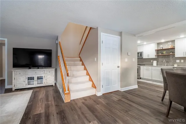 $349,000 | 27 Wellington Court North, Amherst, NY 14221