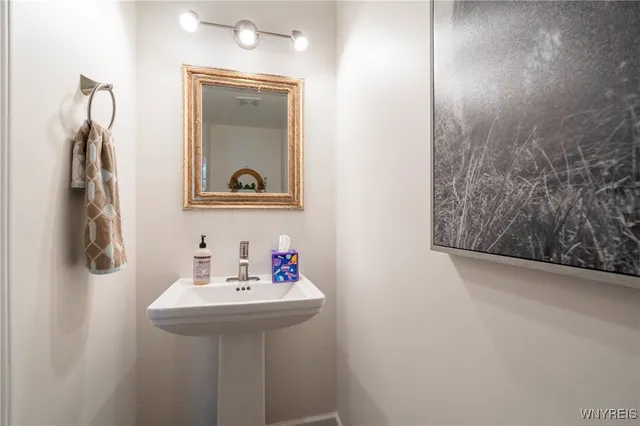 $349,000 | 27 Wellington Court North, Amherst, NY 14221