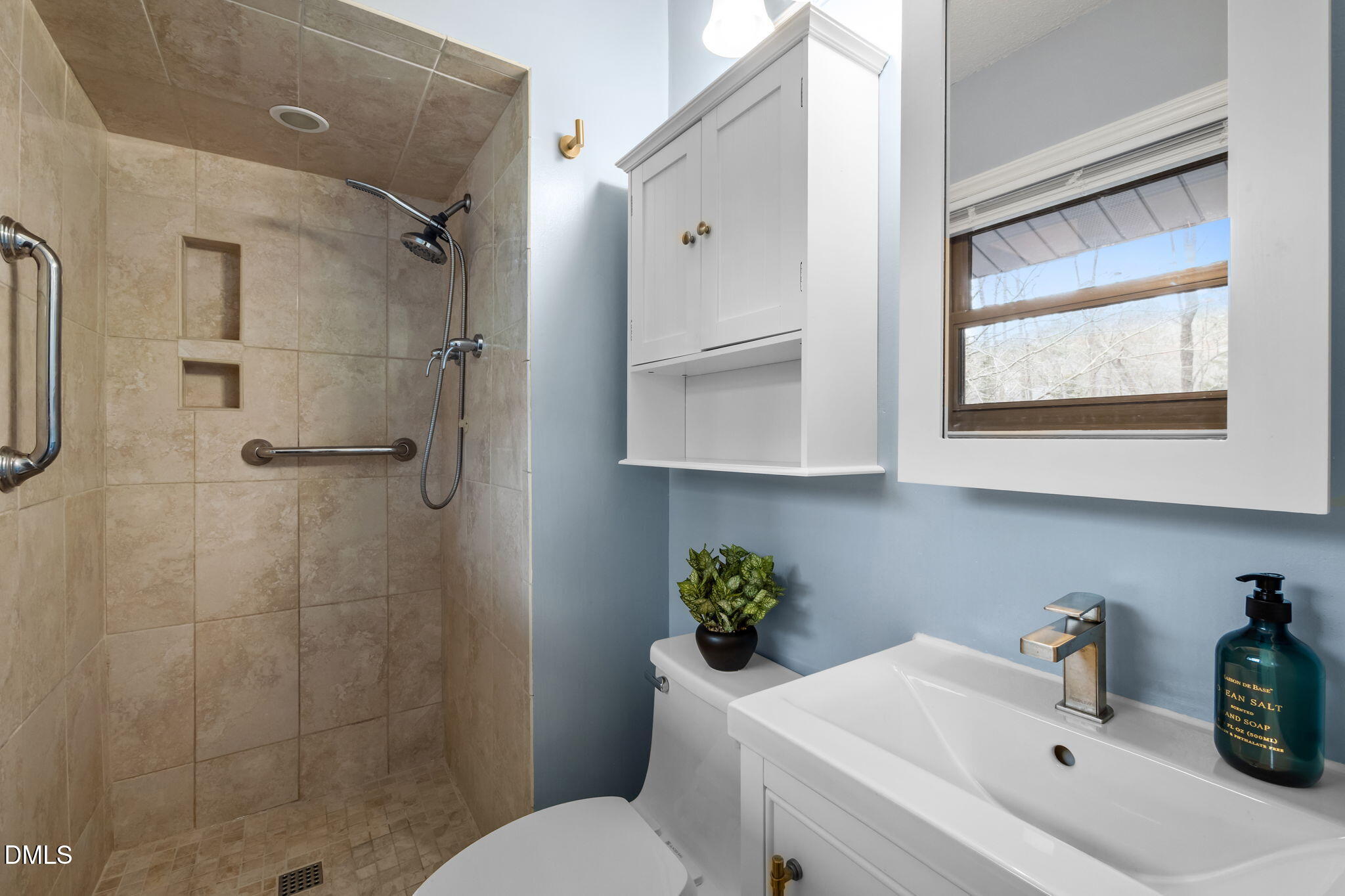 321 Brandywine Road Chapel Hill, NC 27516 - Photo 12 of 38 a bathroom with a sink toilet and shower