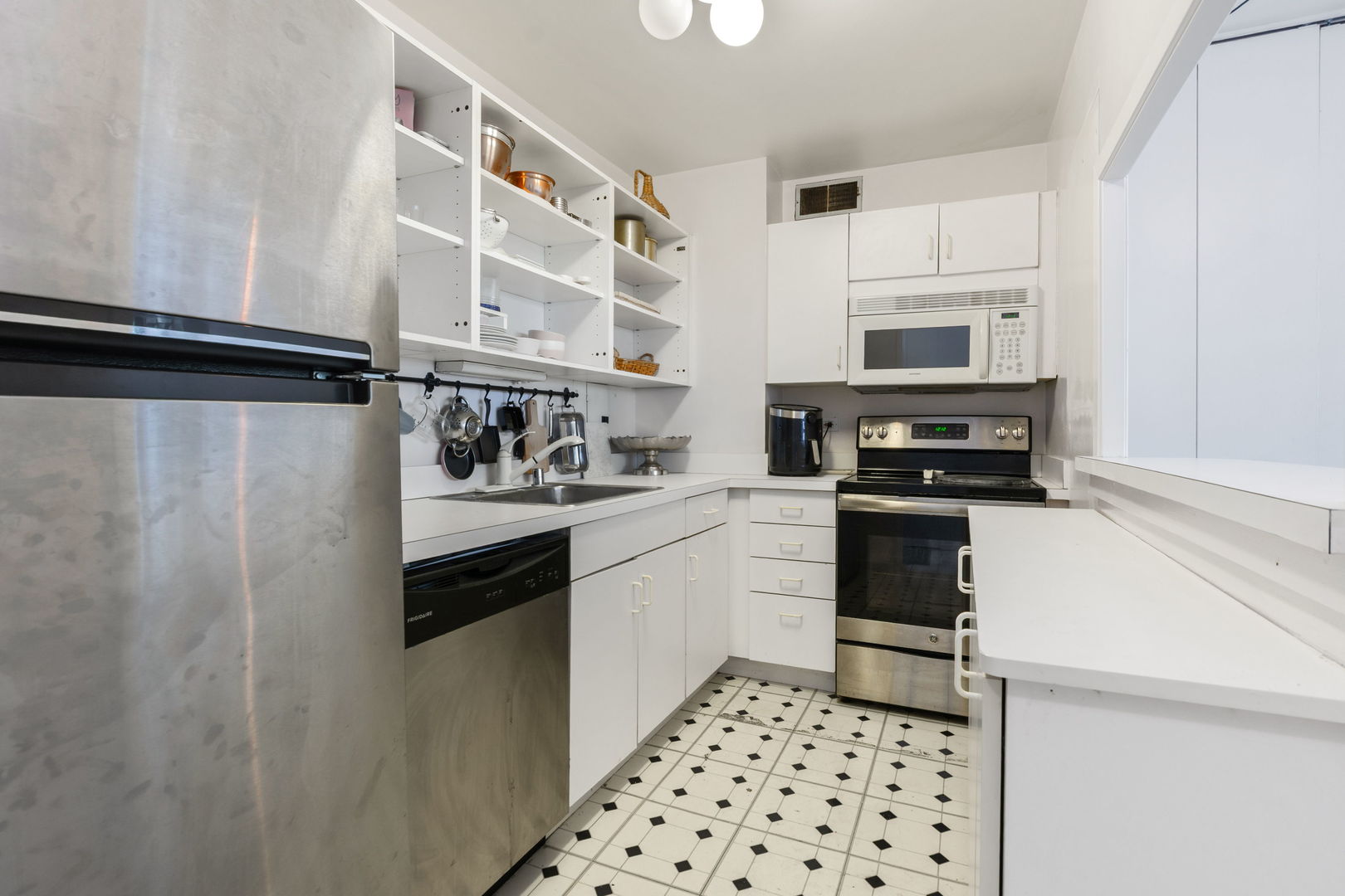 33 East Cedar Street, Unit 3F Chicago, IL 60611 - Photo 7 of 21