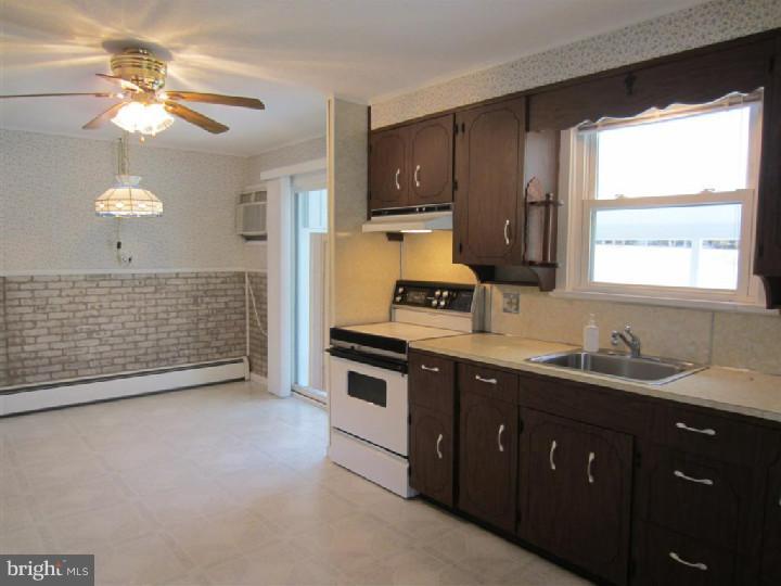 201 Montrose Boulevard Reading, PA 19607 - Photo 11 of 16 Gallery Image 11