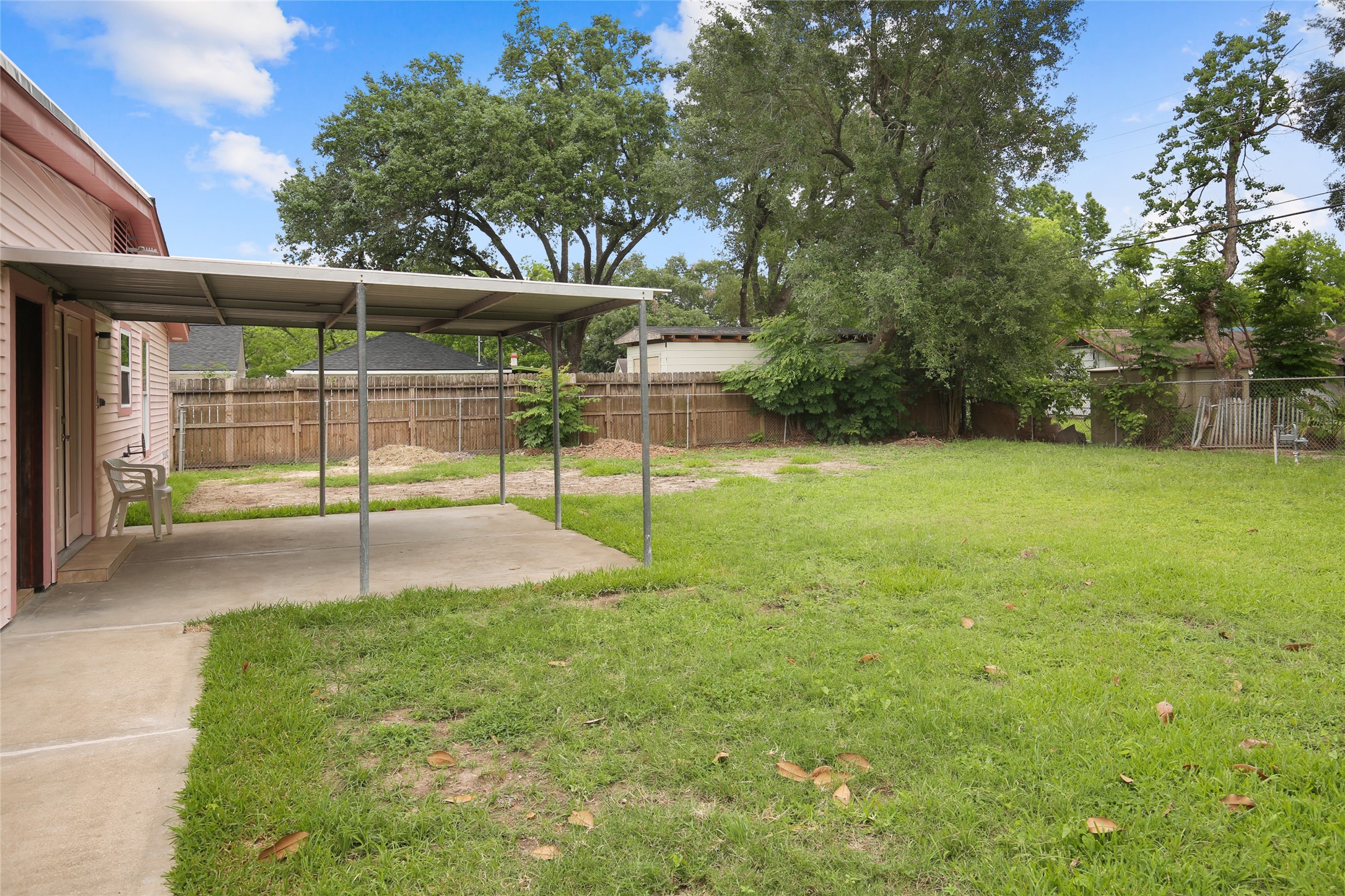 6923 Leader Street Houston, TX 77074 - Photo 18 of 19 a view of a backyard
