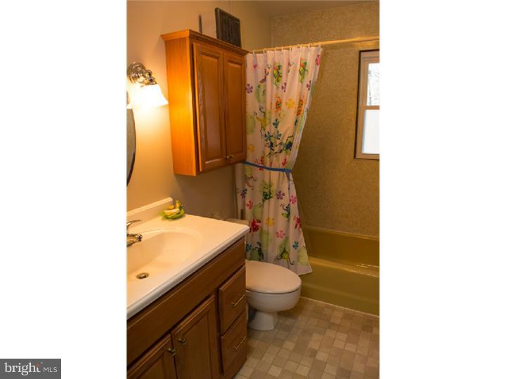 160 Morvale Road Easton, PA 18042 - Photo 14 of 24 Bathroom