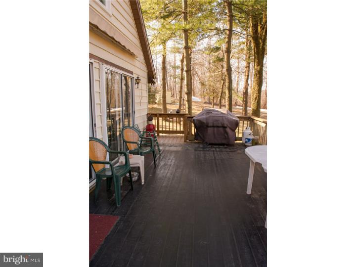 160 Morvale Road Easton, PA 18042 - Photo 21 of 24 Deck