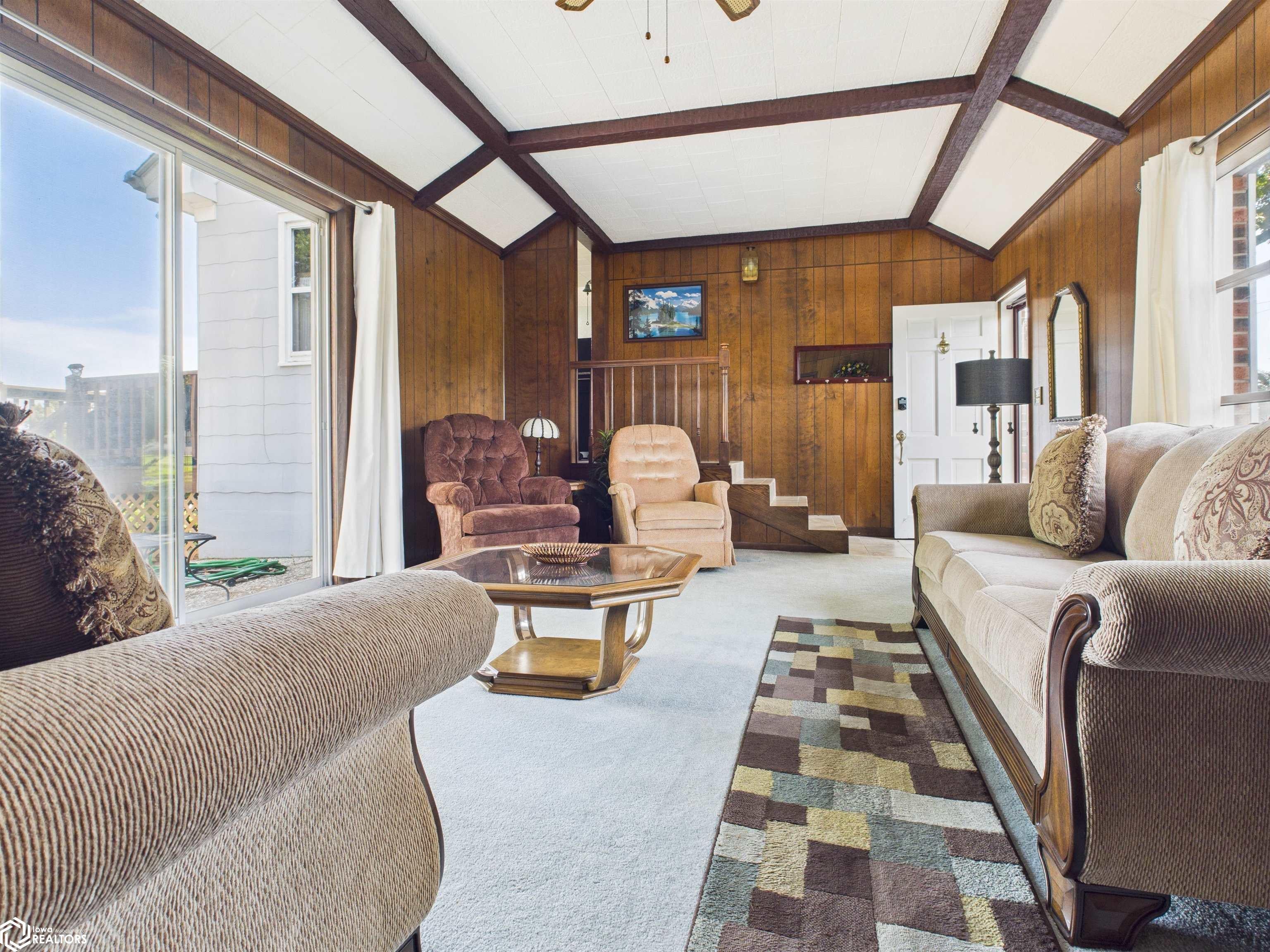 3370 Mississippi River Road Keokuk, IA 52632 - Photo 4 of 70 Family room