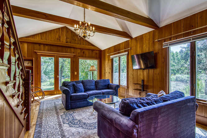 732 North Sedgwick Road-small-023-018-Li