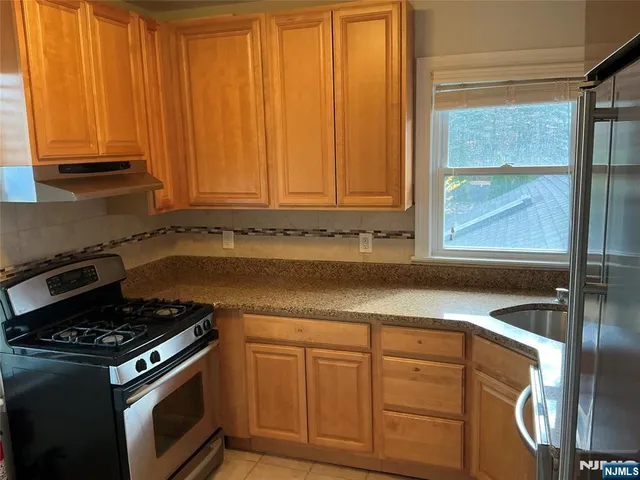 $3,200 | 493 Engle Street, Unit 2A, Englewood, NJ 07631