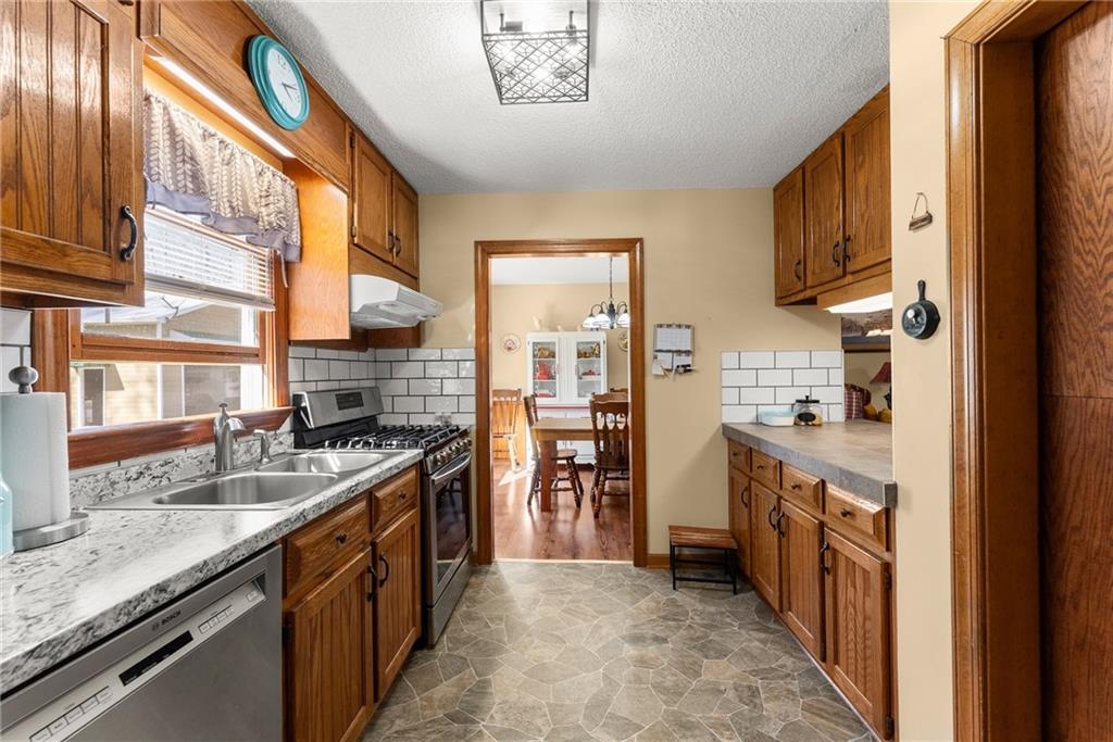 312 Ashley Brook Drive Lula, GA 30554 - Photo 22 of 62 a kitchen with stainless steel appliances granite countertop a stove a sink and a refrigerator
