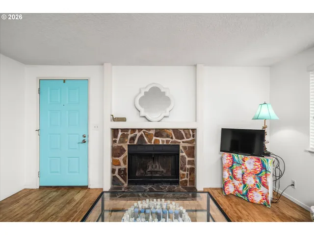 $260,000 | 2026 Lake Isle Drive, Eugene, OR 97401