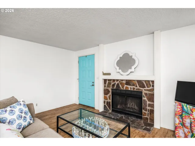 $260,000 | 2026 Lake Isle Drive, Eugene, OR 97401