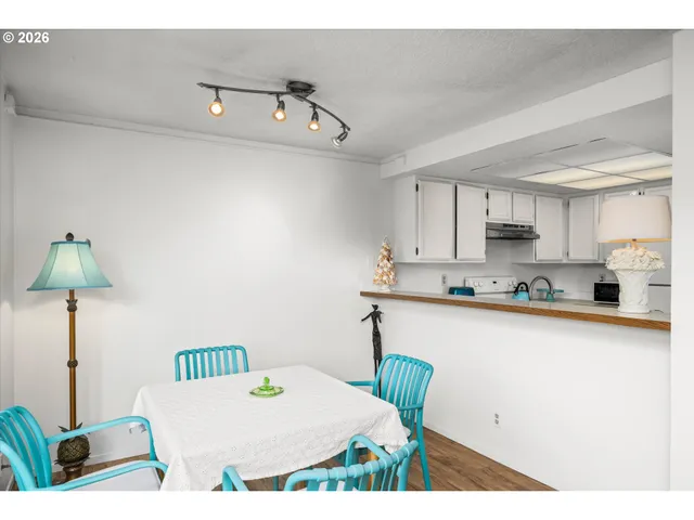 $260,000 | 2026 Lake Isle Drive, Eugene, OR 97401